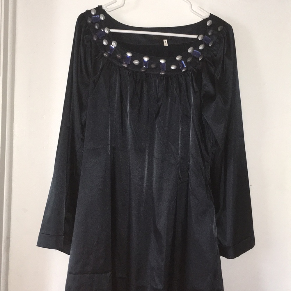Silky black blouse 💜🖤